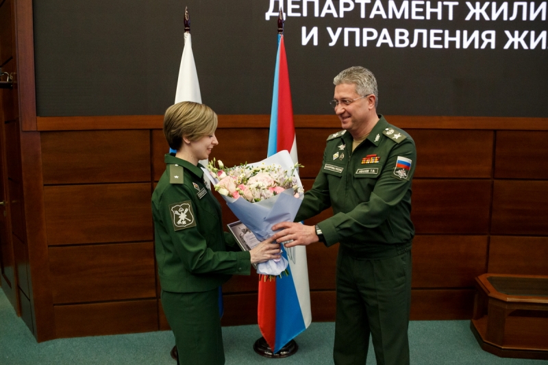 Замминистра обороны Тимур Иванов наградил сотрудников Департамента жилищного обеспечения МО РФ и Росжилкомплекса