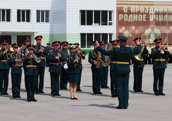 56-ю годовщину со дня образования отметило Новосибирское высшее военное командное ордена Жукова училище