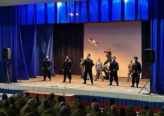 Ансамбль «Волжские казаки» провели концерт для военнослужащих ЦВО под Самарой
