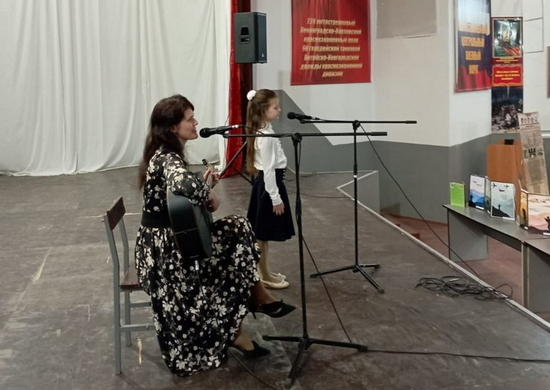 Библиотека Дома офицеров ЦВО в День России организовала концерт для военнослужащих в Свердловской области