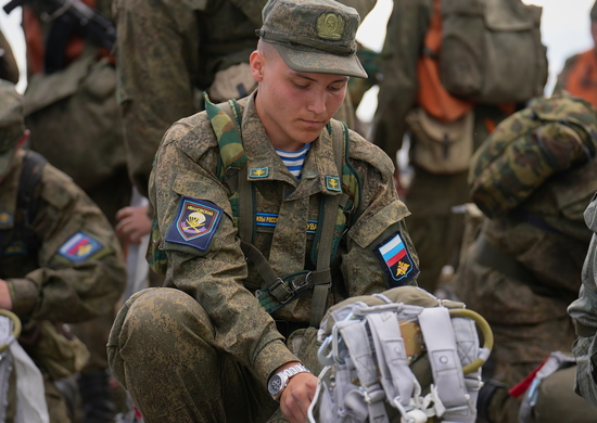 Более 200 военнослужащих Ивановского гвардейского соединения ВДВ десантировано в Костромской области