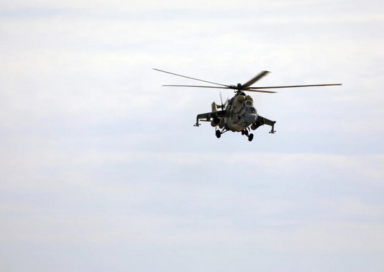Экипажи ударных вертолетов Ми-24 ЦВО отработали прикрытие наземных сил в сложных погодных условиях на Урале