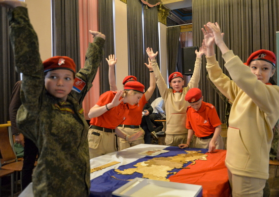 Интеллектуальная игра для юнармейцев Свердловской области состоялась в Доме офицеров ЦВО