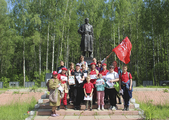 Юнармейцы Козельского ракетного соединения почтили память павших воинов Великой Отечественной войны у мемориалов и братских захоронений