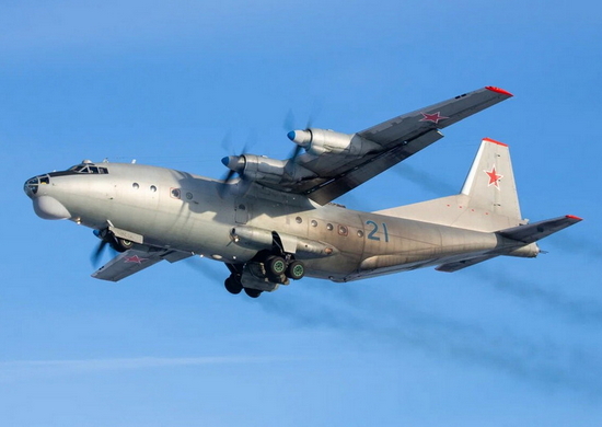 Летчики ЦВО отработали посадку на условно поврежденный аэродром в Екатеринбурге