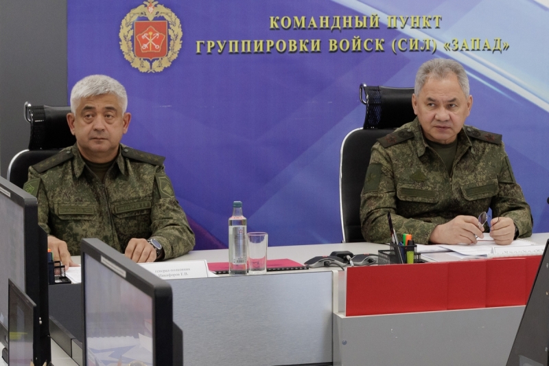 Министр обороны РФ проверил передовой пункт управления «Западной» группировки войск в зоне проведения спецоперации