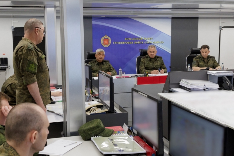 Министр обороны РФ проверил передовой пункт управления «Западной» группировки войск в зоне проведения спецоперации