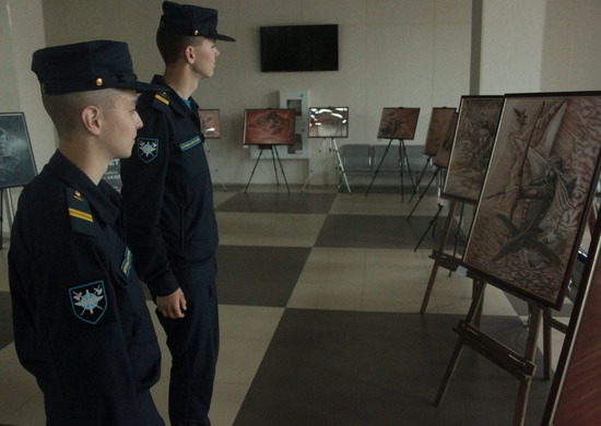 На аэродроме Чкаловский открылась художественная выставка «Подъёмная сила»