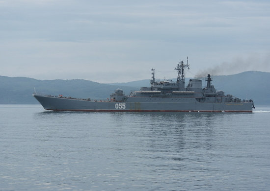 На больших десантных кораблях «Адмирал Невельской» и «Николай Вилков» Тихоокеанского флота проведено учение по ПВО