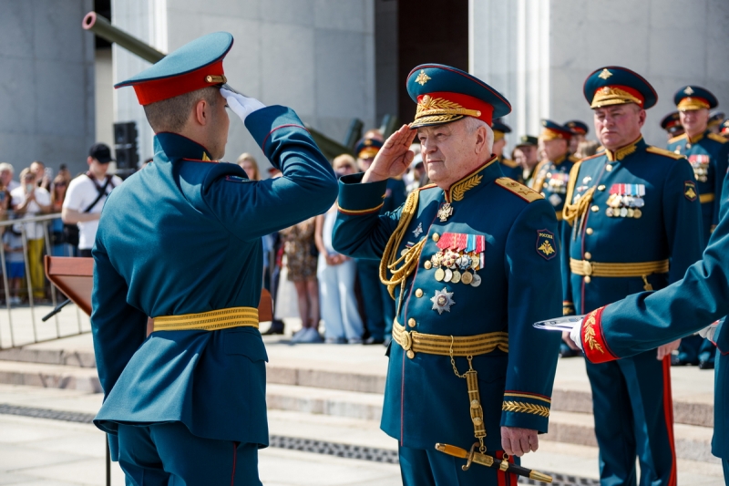 На Поклонной горе прошла торжественная церемония выпуска молодых лейтенантов и слушателей Военного университета МО РФ