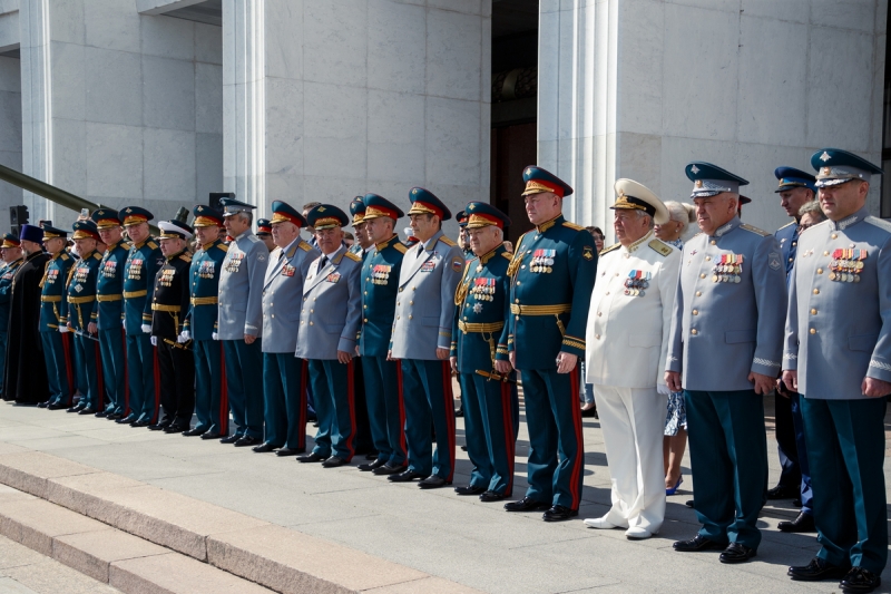 На Поклонной горе прошла торжественная церемония выпуска молодых лейтенантов и слушателей Военного университета МО РФ