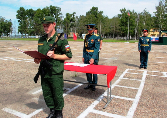 Около 90 военнослужащих ВВО приняли военную присягу