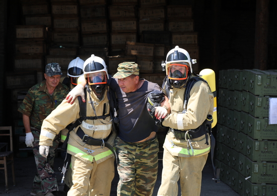 Пожарные подразделения дальней авиации провели учение в Саратовской области