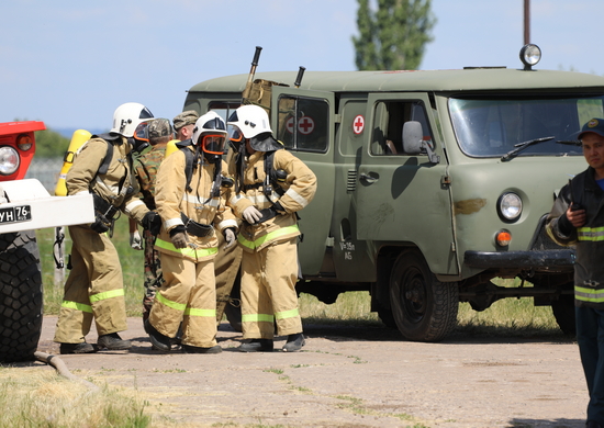 Пожарные подразделения дальней авиации провели учение в Саратовской области