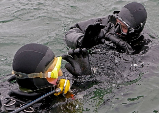 С боевыми пловцами Балтийского флота была проведена тренировка по ведению подводного и наземного боя