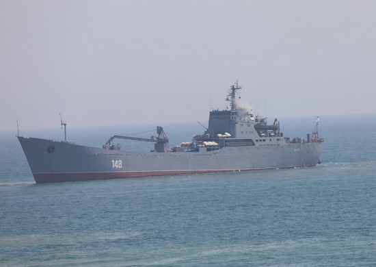 С соединением десантных кораблей Черноморского флота проведено зачетное тактическое учение