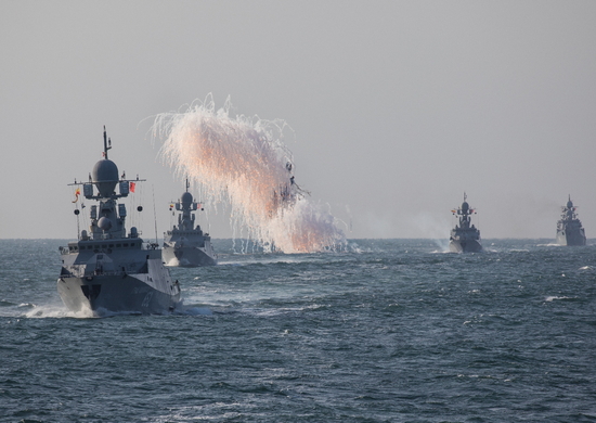 Соединение надводных кораблей Каспийской флотилии отмечает 40-ю годовщину со дня образования