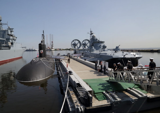 Современные боевые корабли, катера и суда обеспечения ВМФ примут участие в программе МВМС-2023