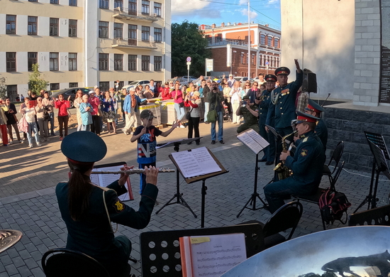 Сводный военный оркестр Рощинского и Тоцкого гарнизонов ЦВО провел концерт для жителей и гостей Самары