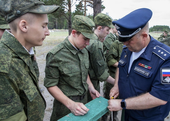 Учебно- военные сборы для кадет состоялись на базе Тюменского ВВИКУ