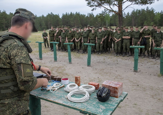 Учебно- военные сборы для кадет состоялись на базе Тюменского ВВИКУ