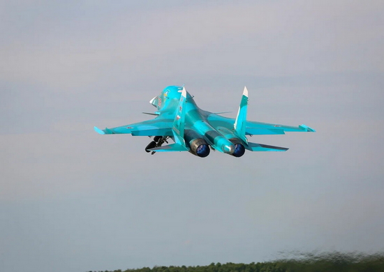 В Челябинской области экипажи Су-34 авиадивизии ЦВО отработали приемы преодоления системы ПВО условного противника