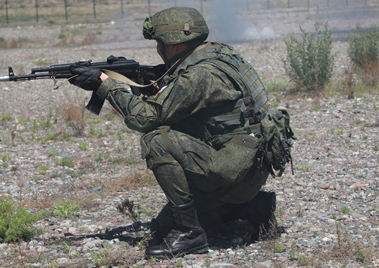 В Кемеровской области мотострелки ЦВО учились уничтожать живую силу противника
