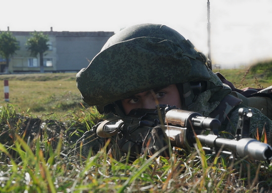В Кемеровской области подразделение антитеррора мотострелкового соединения ЦВО училось отражать нападение противника