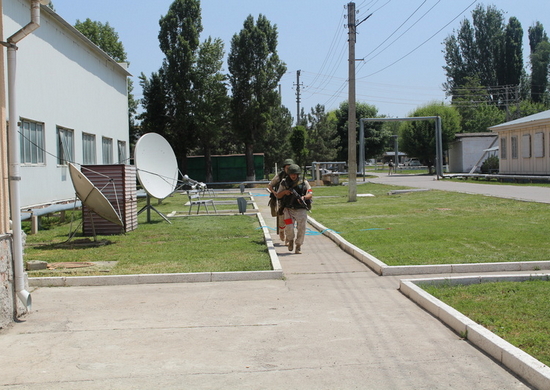 В Киргизии с российскими военнослужащими состоялась комплексная тренировка по противодействию терроризму