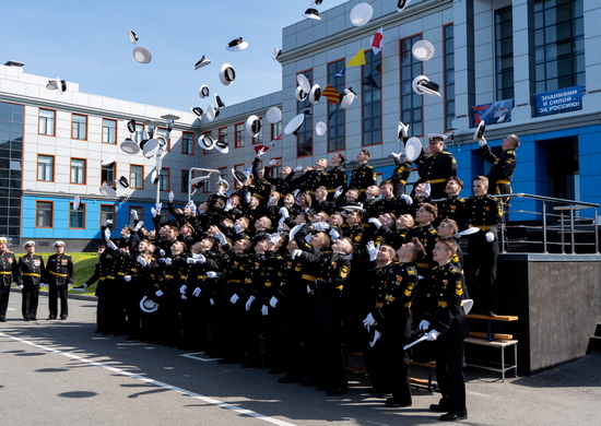 В Мурманском Нахимовском военно-морском училище состоялся выпуск воспитанников
