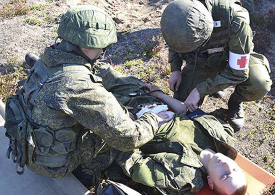 В Свердловской области военнослужащие ЦВО отработали оказание медпомощи в полевых условиях