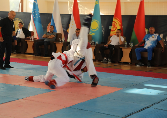 В Узбекистане прошли II Военно-спортивные игры курсантов государств СНГ