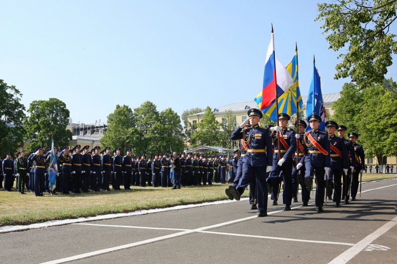 В Военно-космической академии им. Можайского в субботу состоялся выпуск лейтенантов