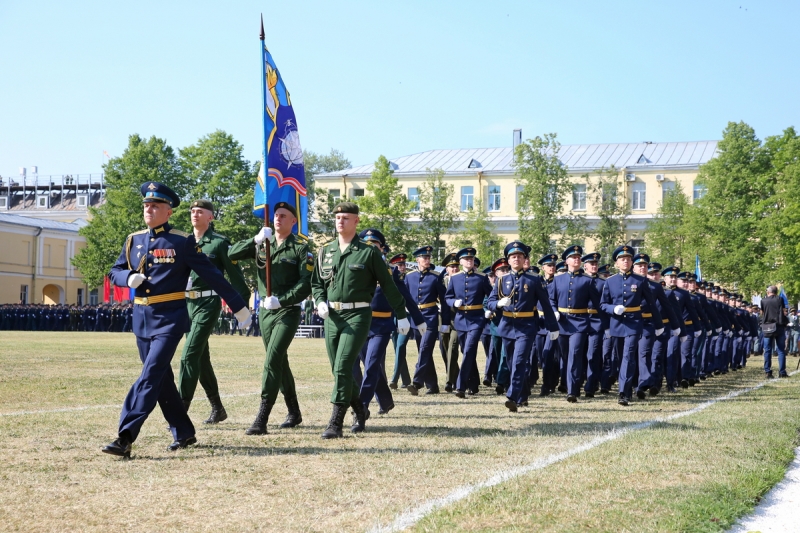 В Военно-космической академии им. Можайского в субботу состоялся выпуск лейтенантов