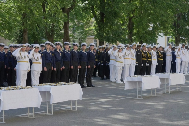 В Военно-морском политехническом институте ВУНЦ ВМФ «Военно-морская академия» состоялась церемония выпуска лейтенантов