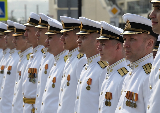 Во Владивостоке состоялся юбилейный 80-й выпуск офицеров и мичманов Тихоокеанского высшего военно-морского училища имени С.О.Макарова