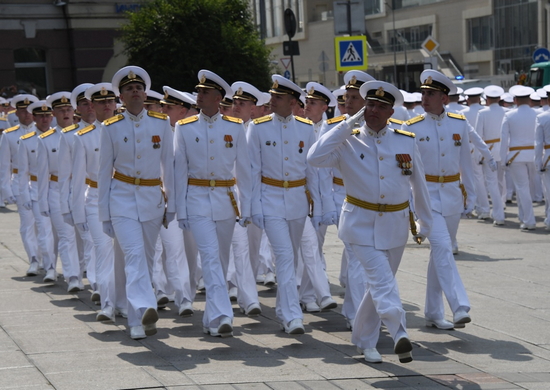 Во Владивостоке состоялся юбилейный 80-й выпуск офицеров и мичманов Тихоокеанского высшего военно-морского училища имени С.О.Макарова