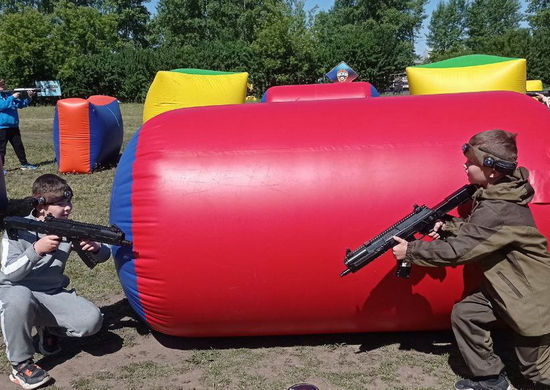 Военнослужащие ЦВО организовали спортивный праздник для детей Екатеринбурга