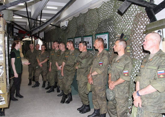 Военнослужащие ЦВО принимают участие в акции «Ночь географии» в Екатеринбурге