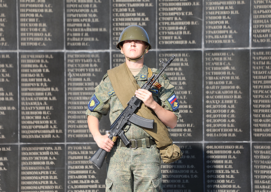 Военнослужащие дальней авиации в рамках общероссийской акции почтили минутой молчания память защитников Родины