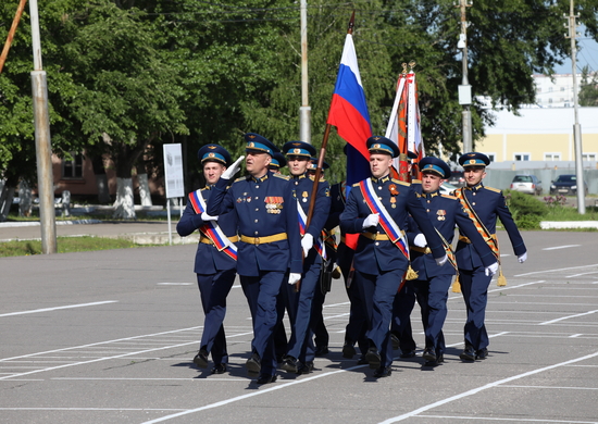 Военнослужащие Энгельсского соединения дальней авиации провели торжественные мероприятия в честь Дня России