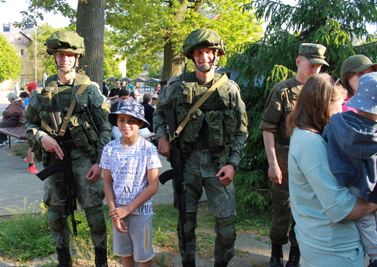 Военнослужащие Калининградского ОРТЦ приняли участие в акции «Служба по контракту – твой выбор!»