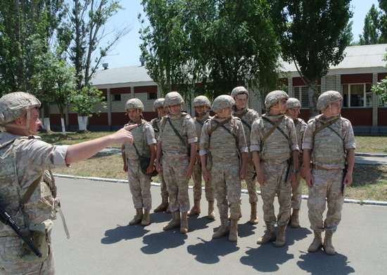 Военнослужащие КФл отразили нападение условного противника на военные объекты в Дагестане