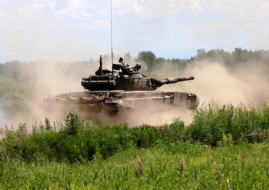 Военнослужащие по контракту ВВО  завершили переподготовку боевыми стрельбами из танков Т-72Б3