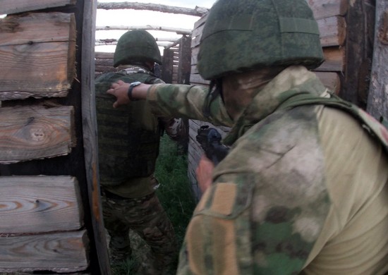 Военнослужащие ВВО в Бурятии совершенствуют навыки армейской тактической стрельбы