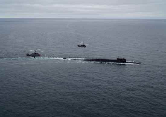 Экипажи противолодочных вертолетов Северного флота провели учение по поиску подводной лодки в Баренцевом море