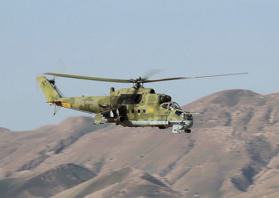 Экипажи российских Ми-24 и Ми-8 выполнили полеты в горных ущельях Таджикистана