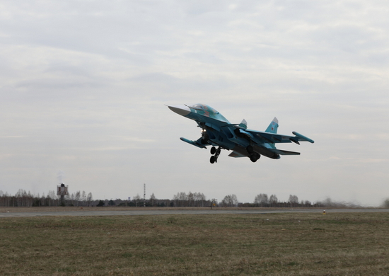 Экипажи Су-34 ЦВО отработали ведение авиаразведки в Челябинской области
