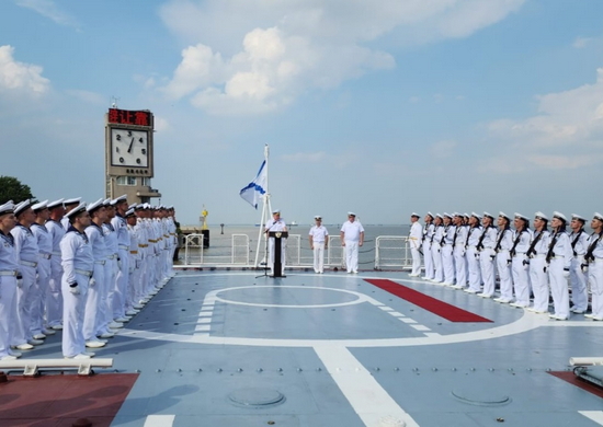 Главком ВМФ России приветствовал экипажи кораблей Тихоокеанского флота в Шанхае