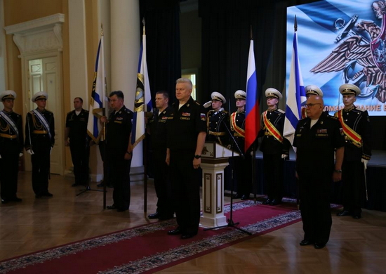 Главком ВМФ вручил личные штандарты командующим Балтийским и Тихоокеанским флотами